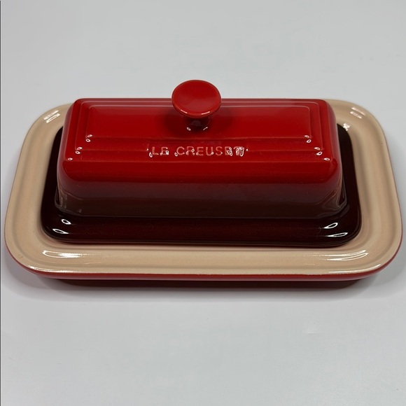 Le Creuset Red Butter Dish - Picture 1 of 3